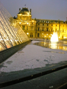 Louvre - there's snow!